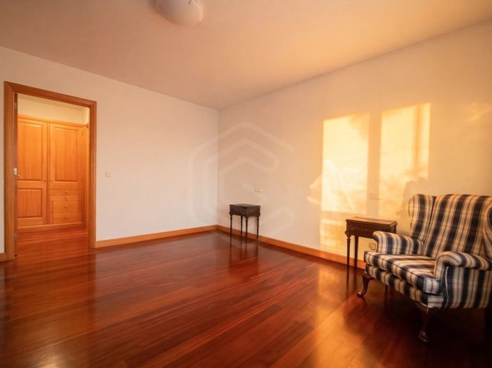 Image No.13-11 Bed House for sale