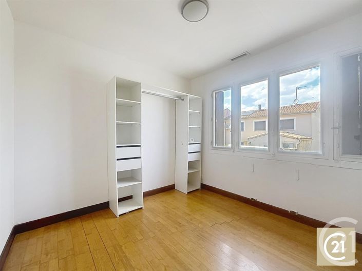Image No.17-4 Bed House for sale