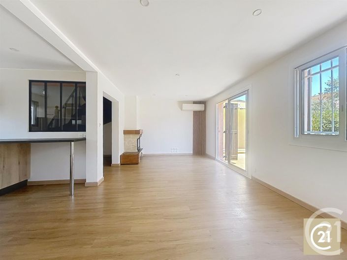 Image No.2-4 Bed House for sale