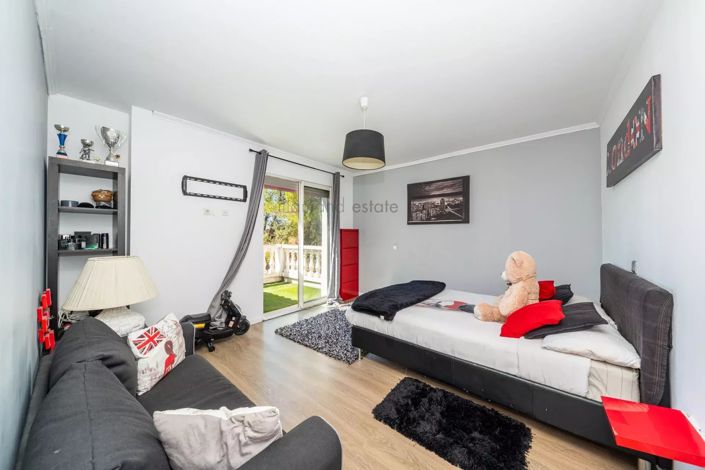 Image No.9-3 Bed House for sale