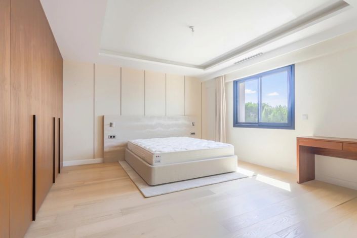 Image No.12-5 Bed House for sale