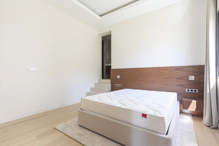 Image No.13-5 Bed House for sale