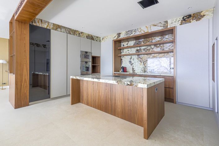 Image No.9-5 Bed House for sale