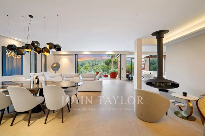 Image No.11-5 Bed House for sale