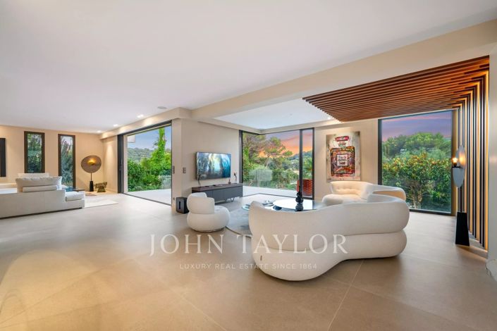 Image No.15-5 Bed House for sale