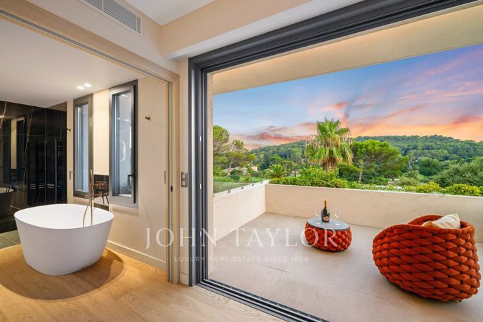 Image No.19-5 Bed House for sale