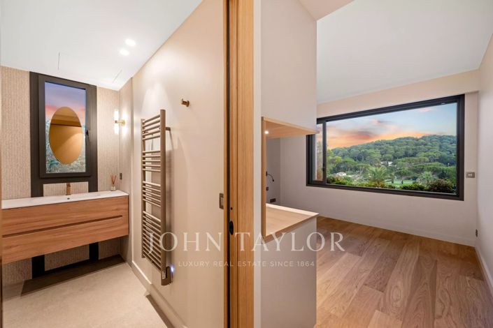 Image No.22-5 Bed House for sale