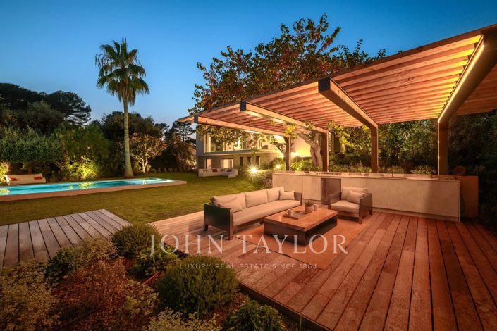 Image No.6-5 Bed House for sale