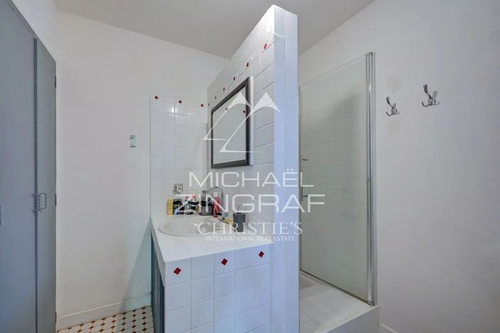 Image No.18-5 Bed House for sale