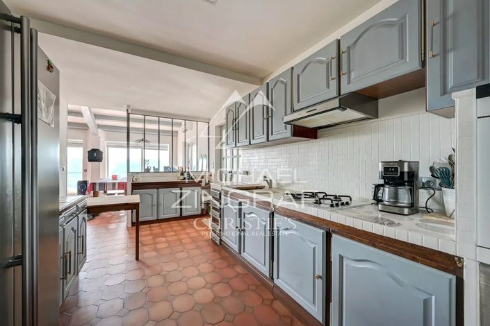 Image No.6-5 Bed House for sale