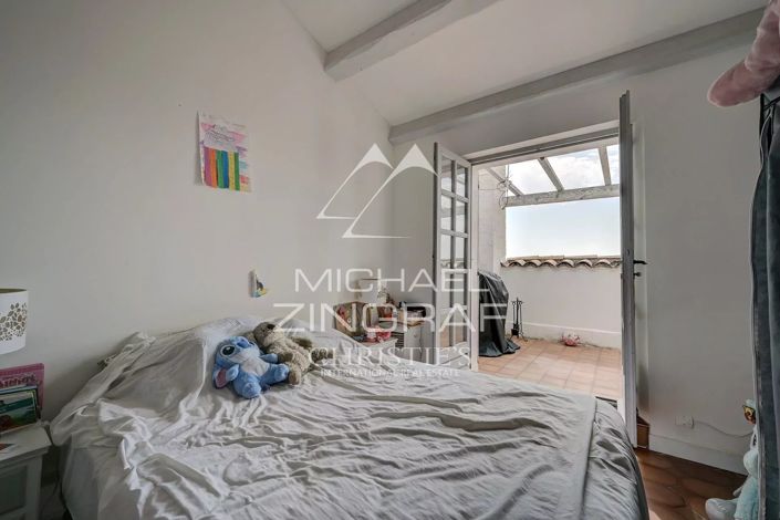 Image No.9-5 Bed House for sale