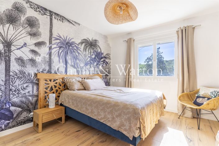 Image No.7-5 Bed House for sale