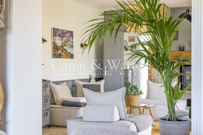 Image No.25-6 Bed House for sale