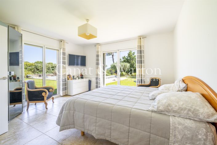 Image No.20-4 Bed House for sale