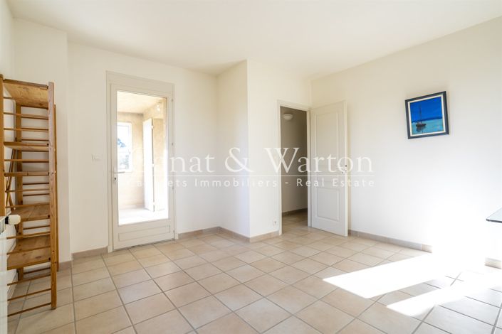 Image No.12-5 Bed House for sale