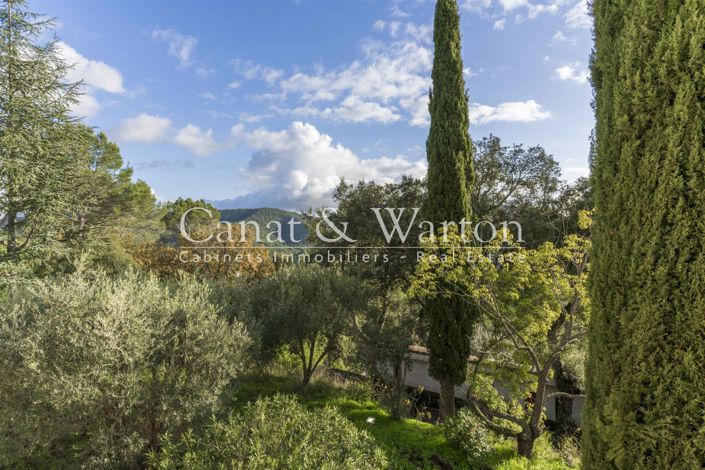 Image No.8-5 Bed House for sale