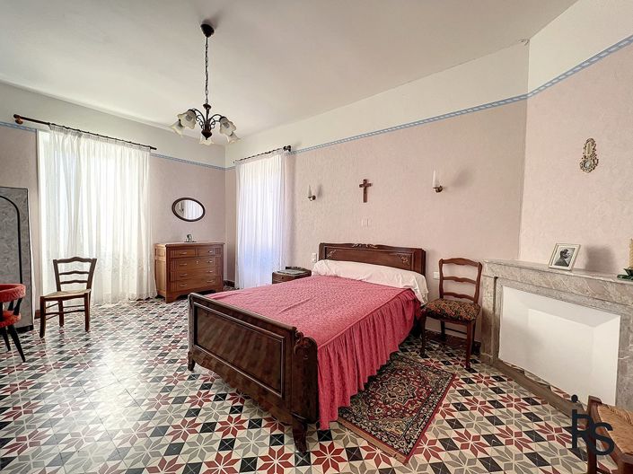 Image No.10-8 Bed House for sale