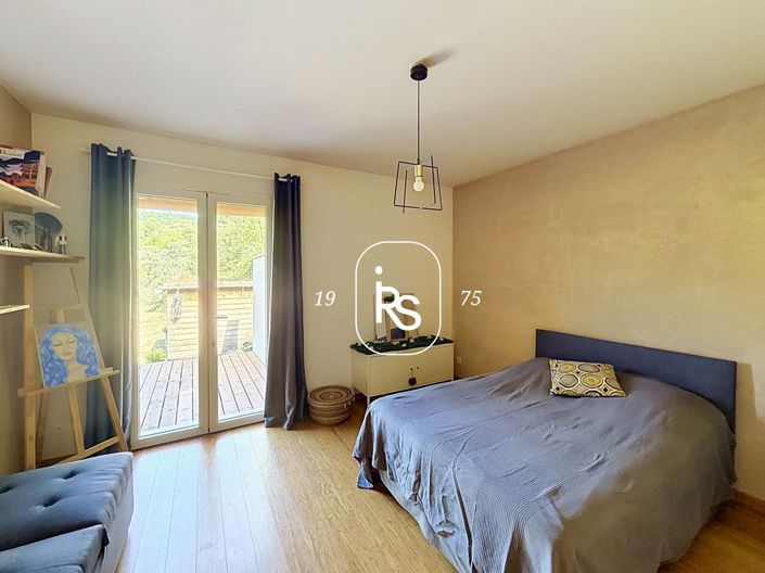 Image No.14-3 Bed House for sale