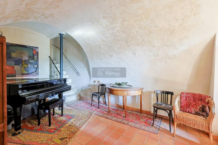 Image No.17-6 Bed House for sale