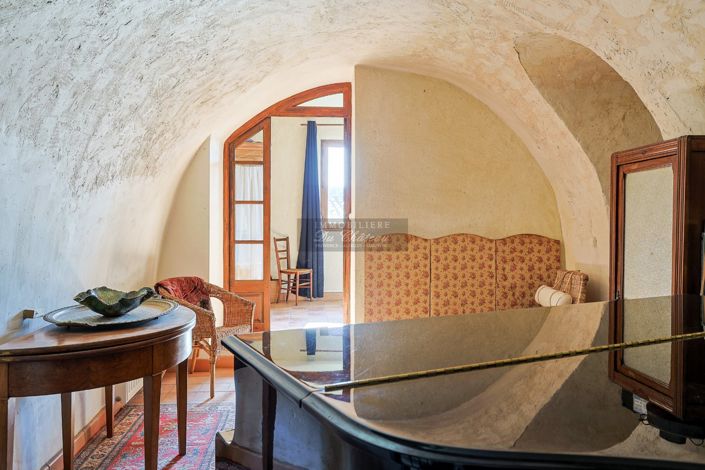 Image No.18-6 Bed House for sale