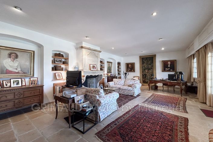 Image No.8-5 Bed House for sale