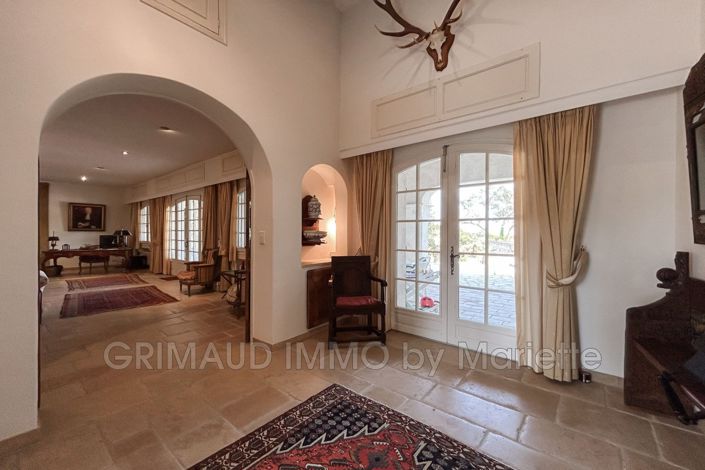 Image No.9-5 Bed House for sale