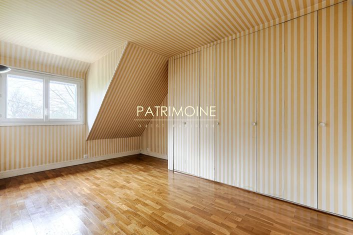 Image No.11-5 Bed House for sale