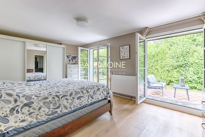 Image No.10-6 Bed House for sale