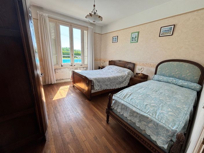 Image No.8-6 Bed House for sale