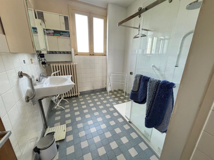Image No.9-6 Bed House for sale