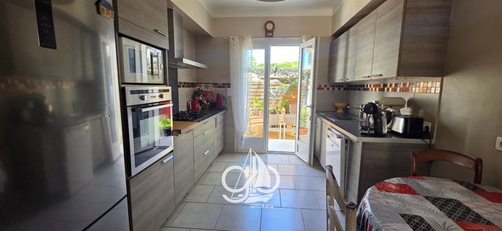 Image No.6-4 Bed House for sale