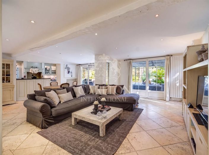 Image No.5-5 Bed House for sale