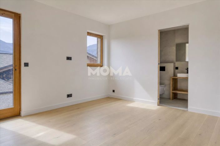 Image No.14-4 Bed House for sale