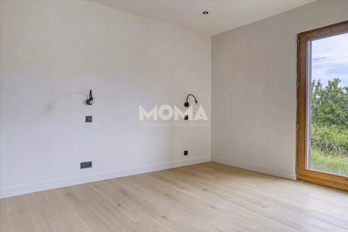 Image No.17-4 Bed House for sale