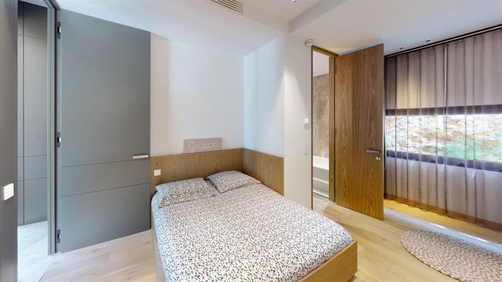 Image No.18-4 Bed House for sale