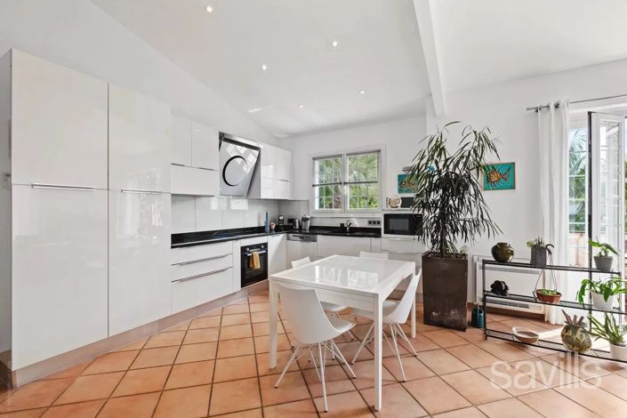 Image No.7-7 Bed House for sale