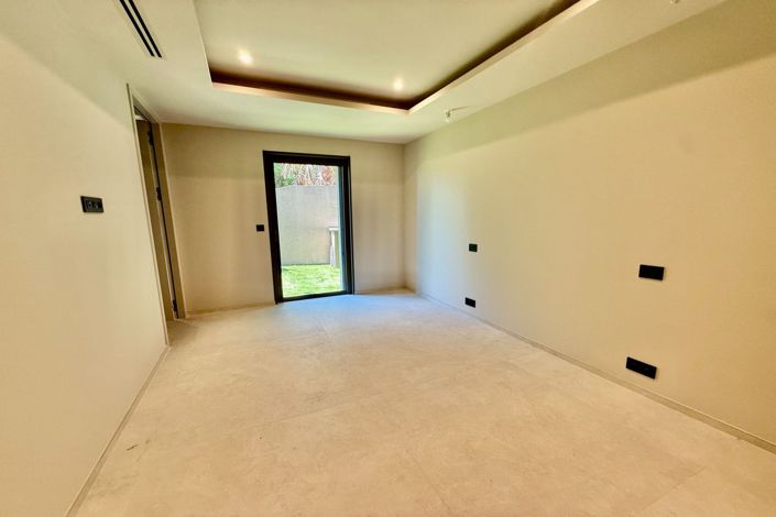 Image No.12-3 Bed Apartment for sale