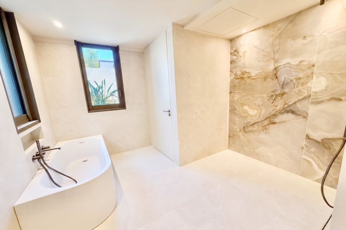 Image No.13-3 Bed Apartment for sale