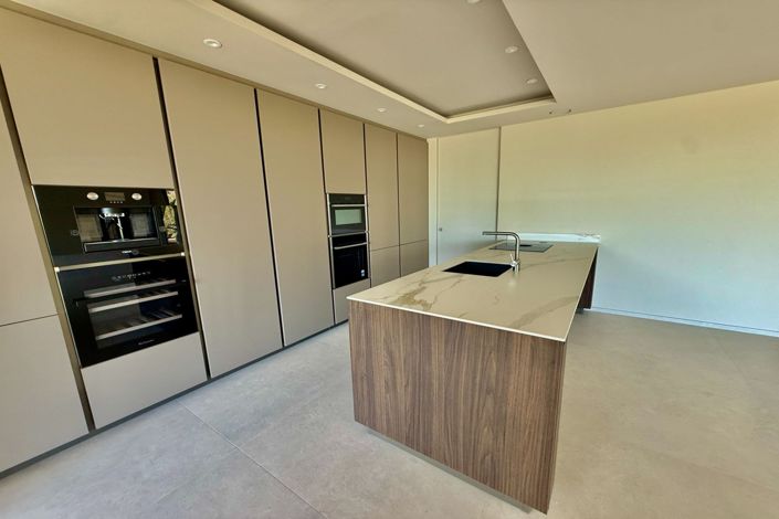 Image No.9-3 Bed Apartment for sale