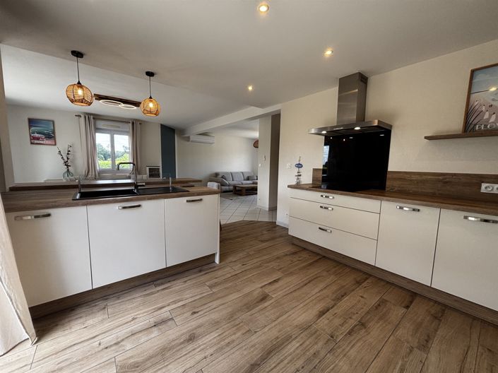 Image No.5-5 Bed House for sale
