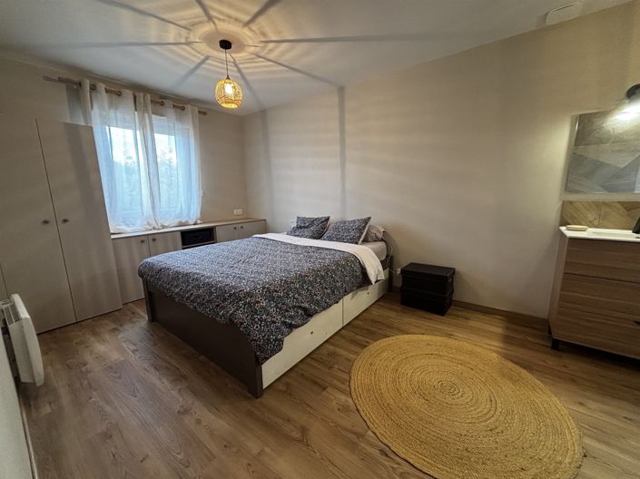Image No.8-5 Bed House for sale
