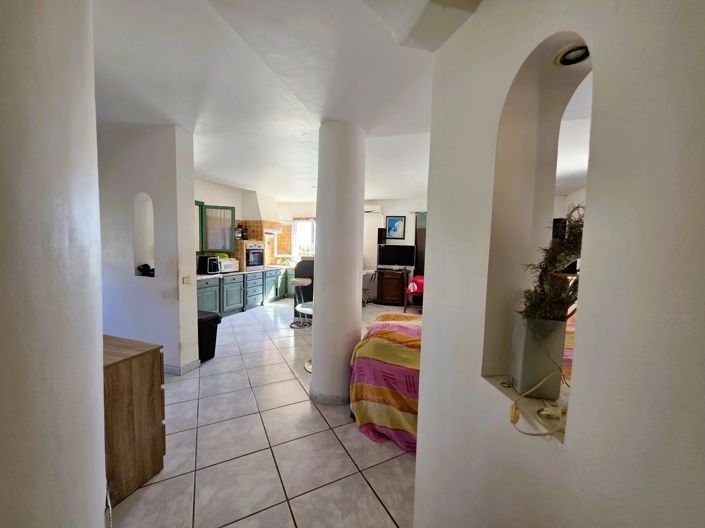 Image No.6-6 Bed House for sale