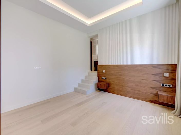 Image No.17-5 Bed House for sale