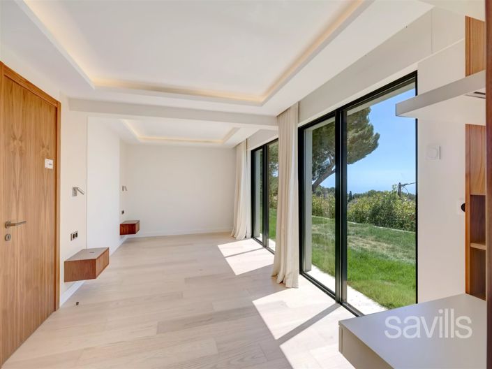 Image No.9-5 Bed House for sale