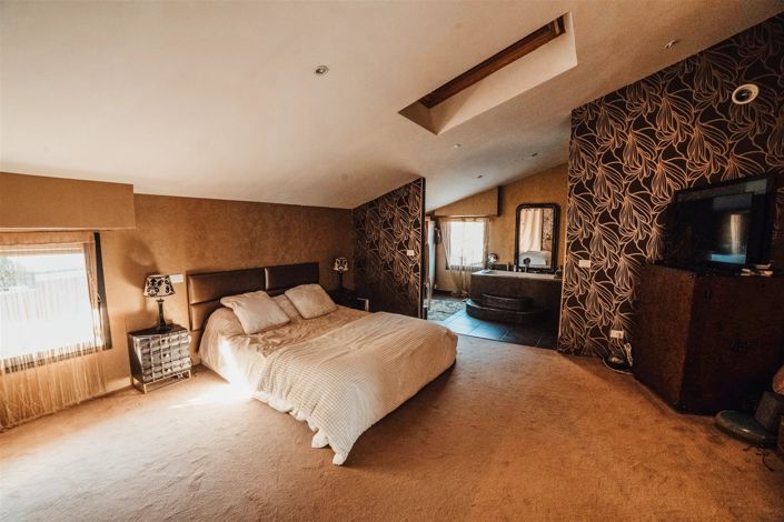 Image No.31-7 Bed House for sale