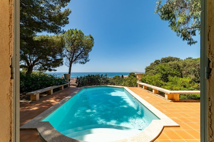 Image No.10-5 Bed House for sale