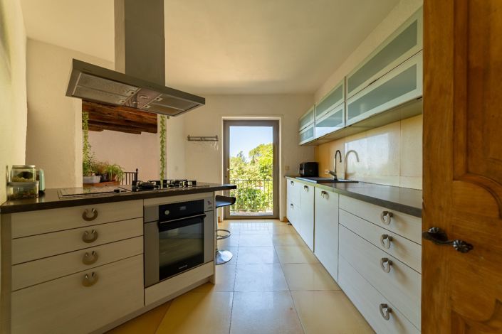Image No.6-5 Bed House for sale