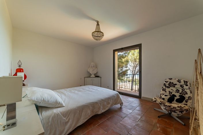 Image No.7-5 Bed House for sale