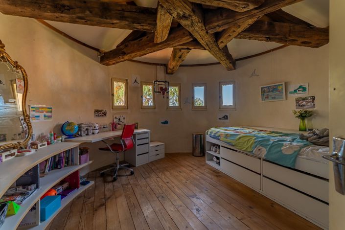 Image No.8-5 Bed House for sale