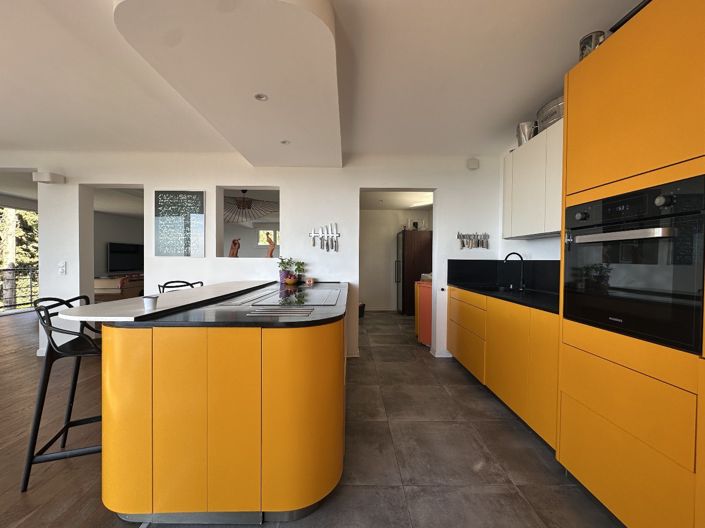 Image No.8-4 Bed House for sale